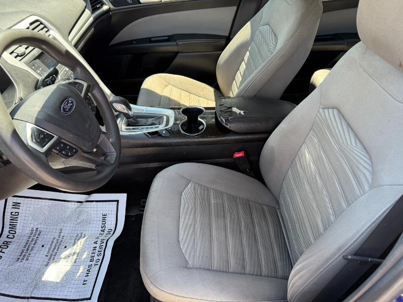 Ford Fusion S 2016
