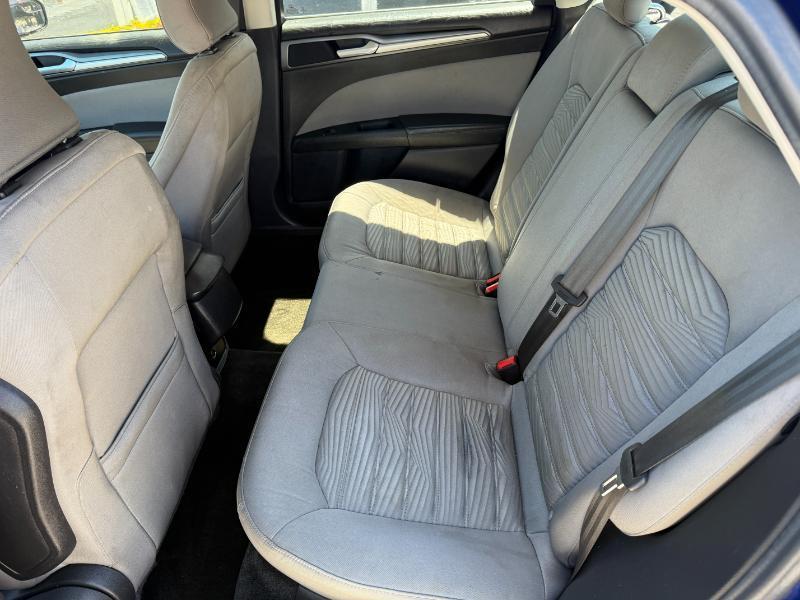 Ford Fusion S 2016
