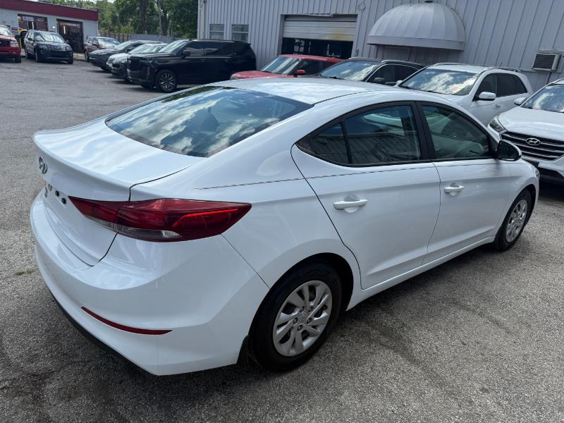 Hyundai Elantra SE 6AT 2018