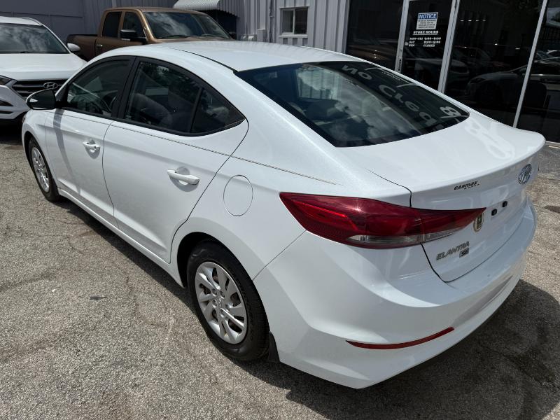 Hyundai Elantra SE 6AT 2018