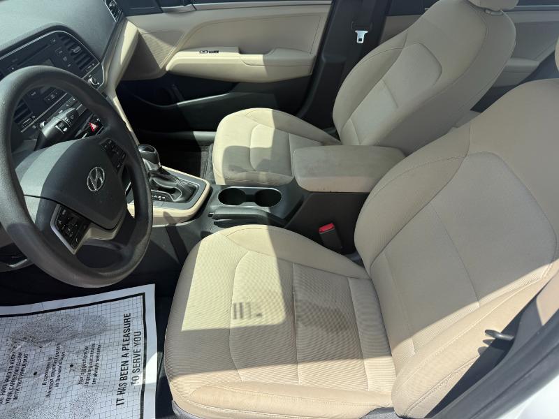 Hyundai Elantra SE 6AT 2018