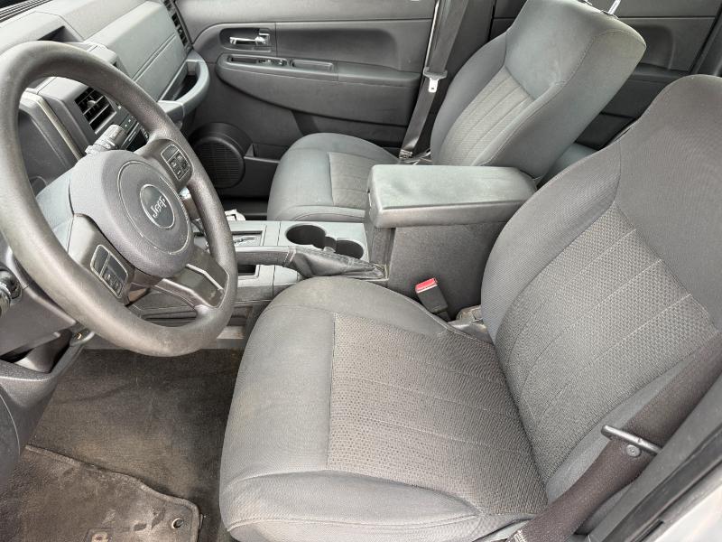 Jeep Liberty Sport 4WD 2012