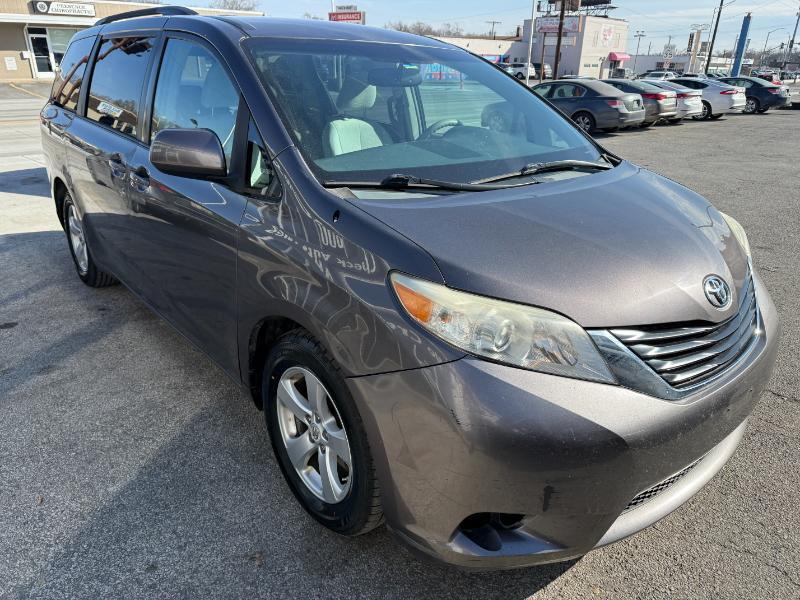 Toyota Sienna LE FWD 8-Passenger V6 2012