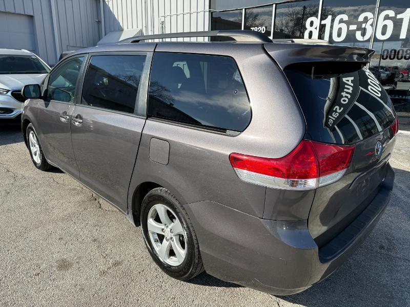 Toyota Sienna LE FWD 8-Passenger V6 2012