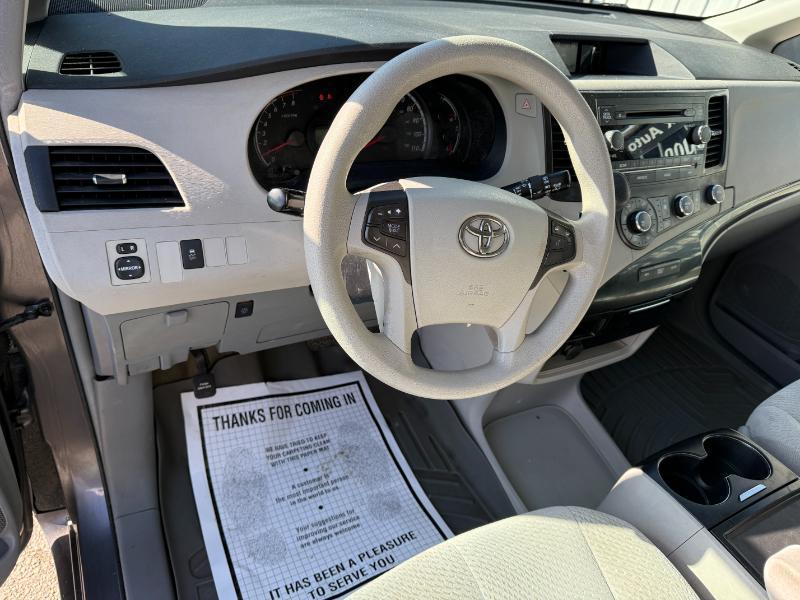 Toyota Sienna LE FWD 8-Passenger V6 2012