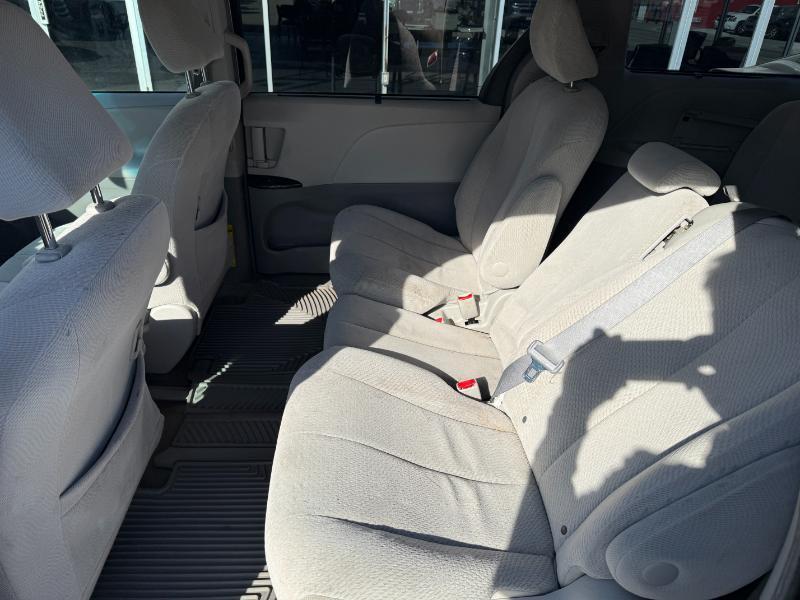 Toyota Sienna LE FWD 8-Passenger V6 2012