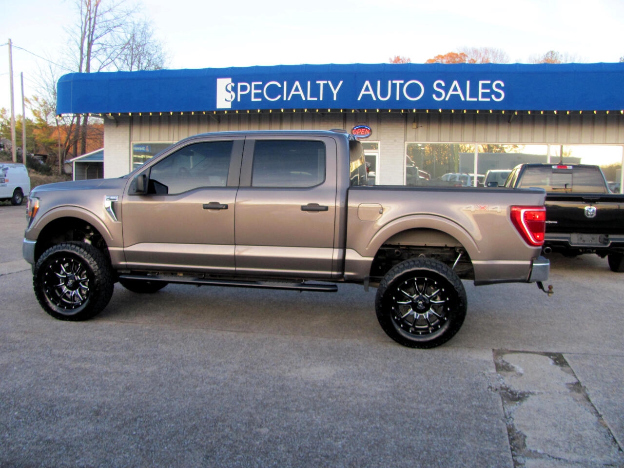 2023 Ford F-150 4WD SuperCrew 145" XLT