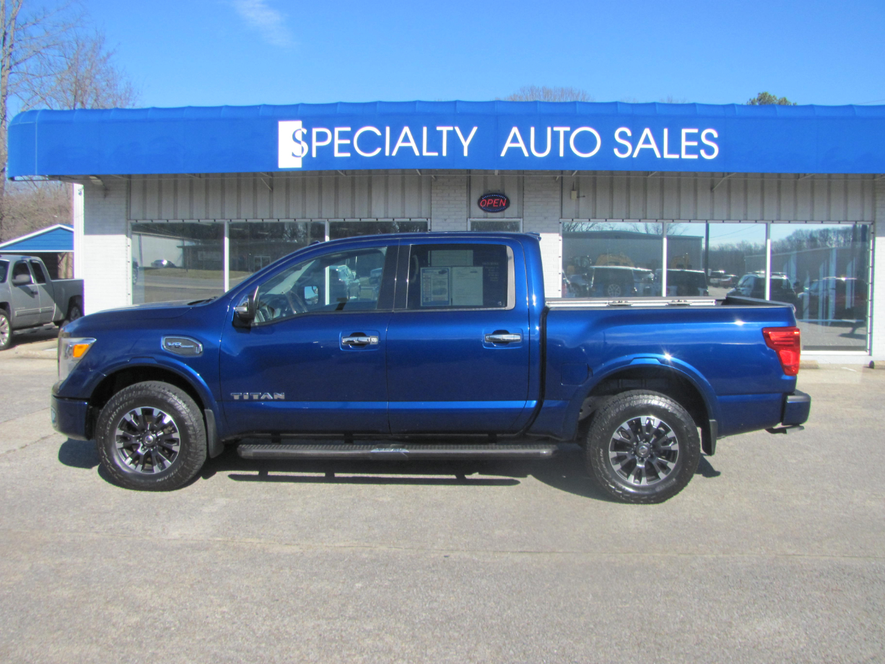Nissan Titan Platinum Reserve Crew Cab 4WD 2017