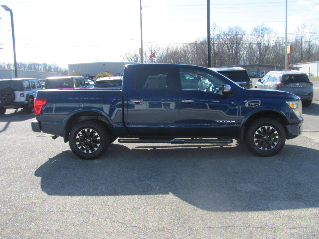 Nissan Titan Platinum Reserve Crew Cab 4WD 2017