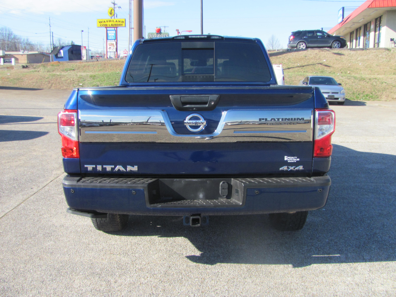 Nissan Titan Platinum Reserve Crew Cab 4WD 2017