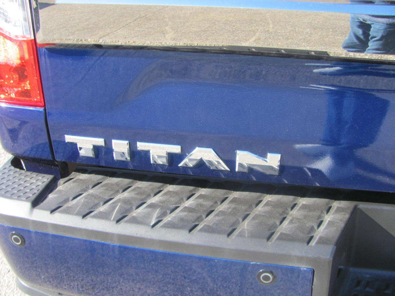 Nissan Titan Platinum Reserve Crew Cab 4WD 2017