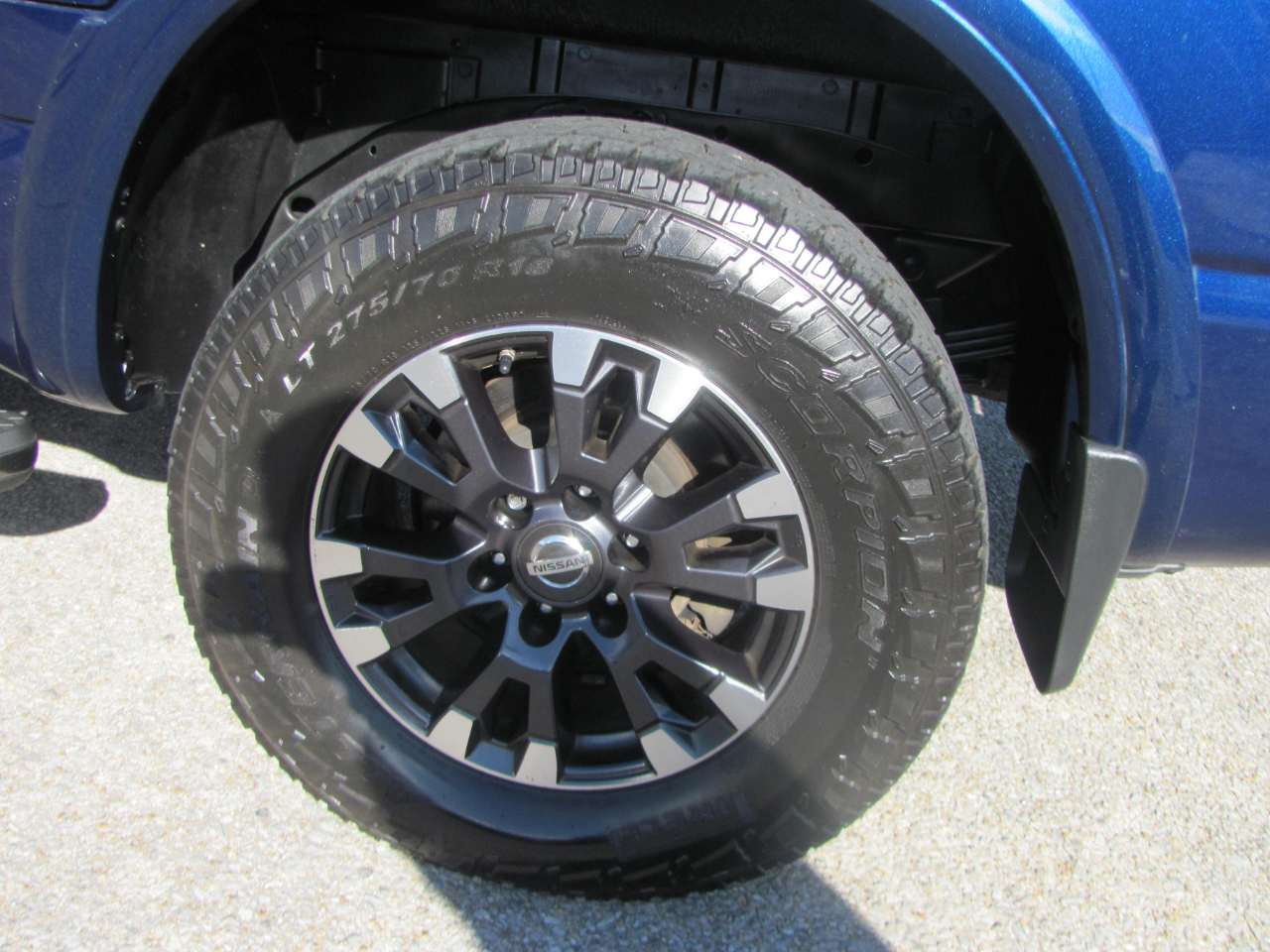 Nissan Titan Platinum Reserve Crew Cab 4WD 2017