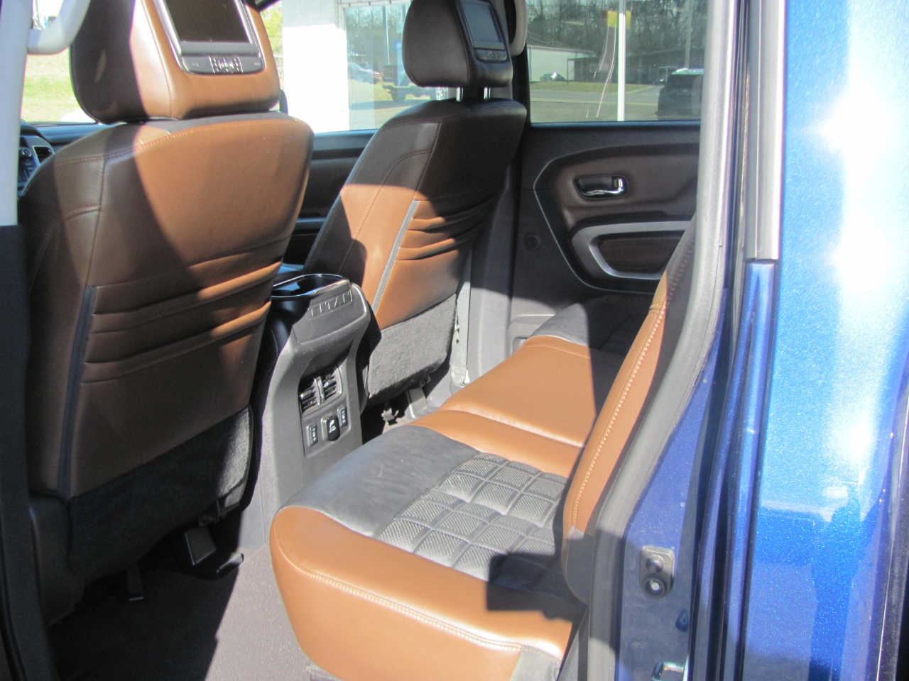 Nissan Titan Platinum Reserve Crew Cab 4WD 2017