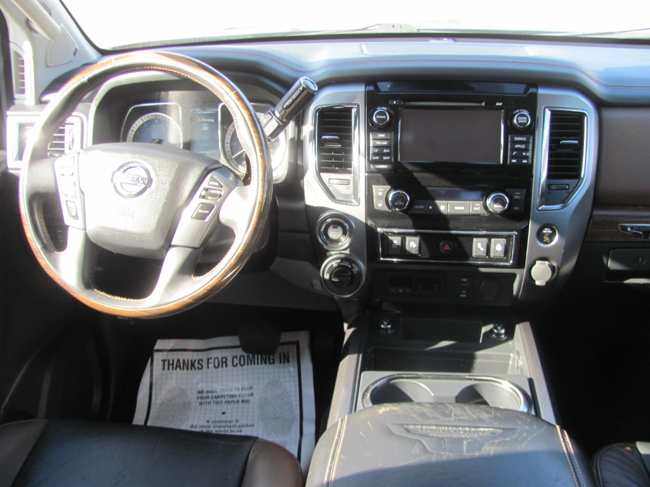 Nissan Titan Platinum Reserve Crew Cab 4WD 2017