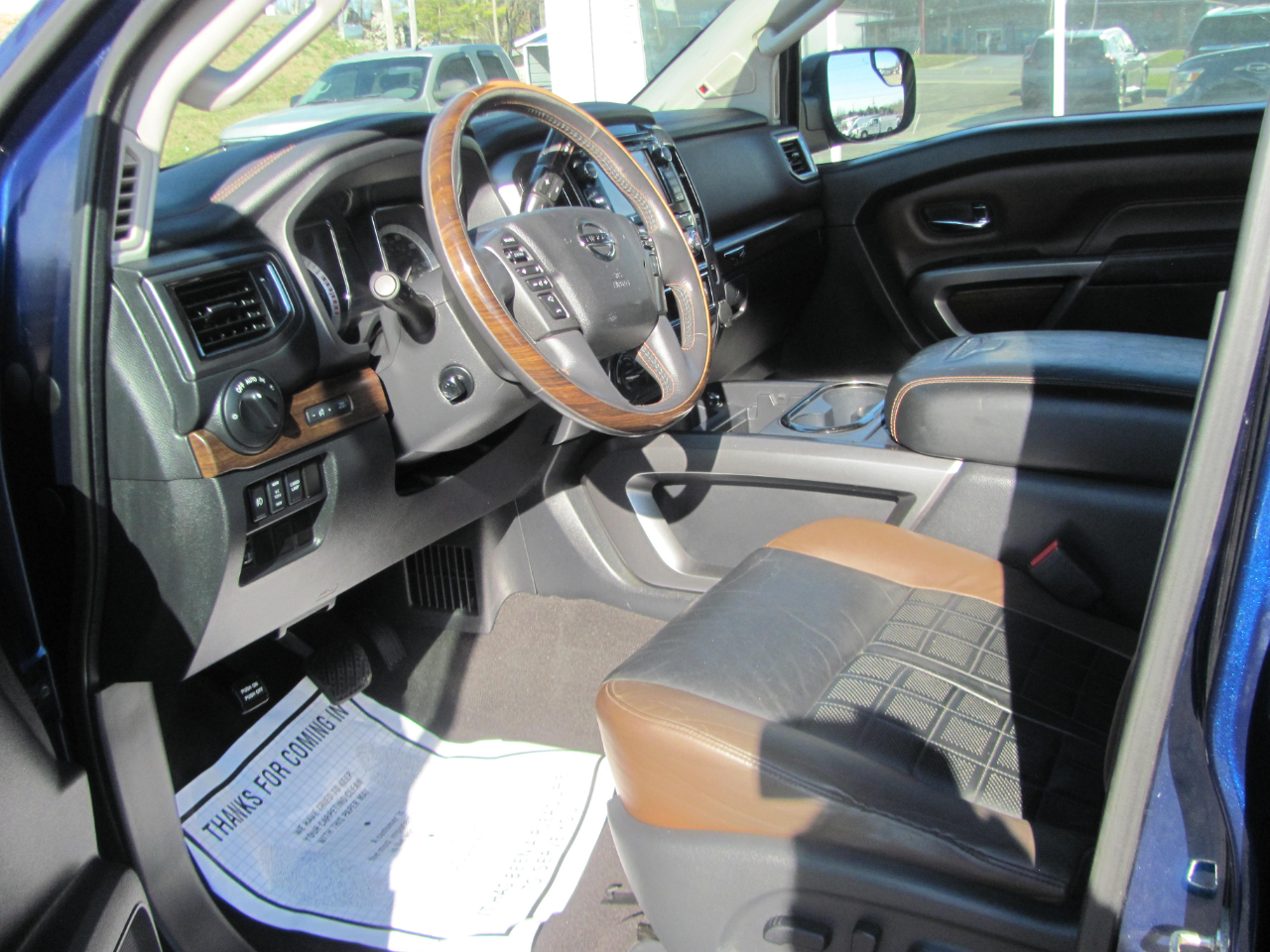 Nissan Titan Platinum Reserve Crew Cab 4WD 2017