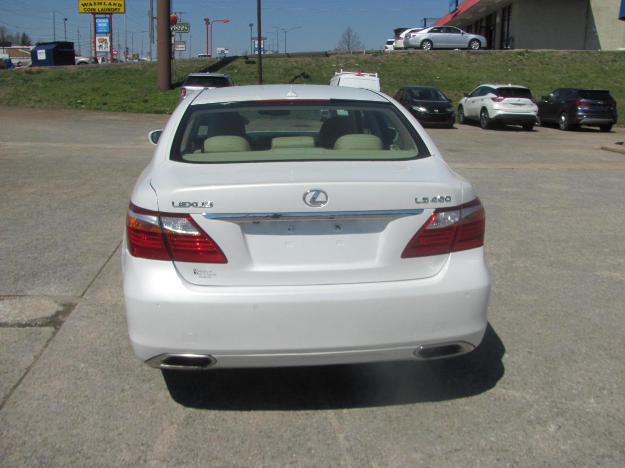 Lexus LS 460 Luxury Sedan 2010