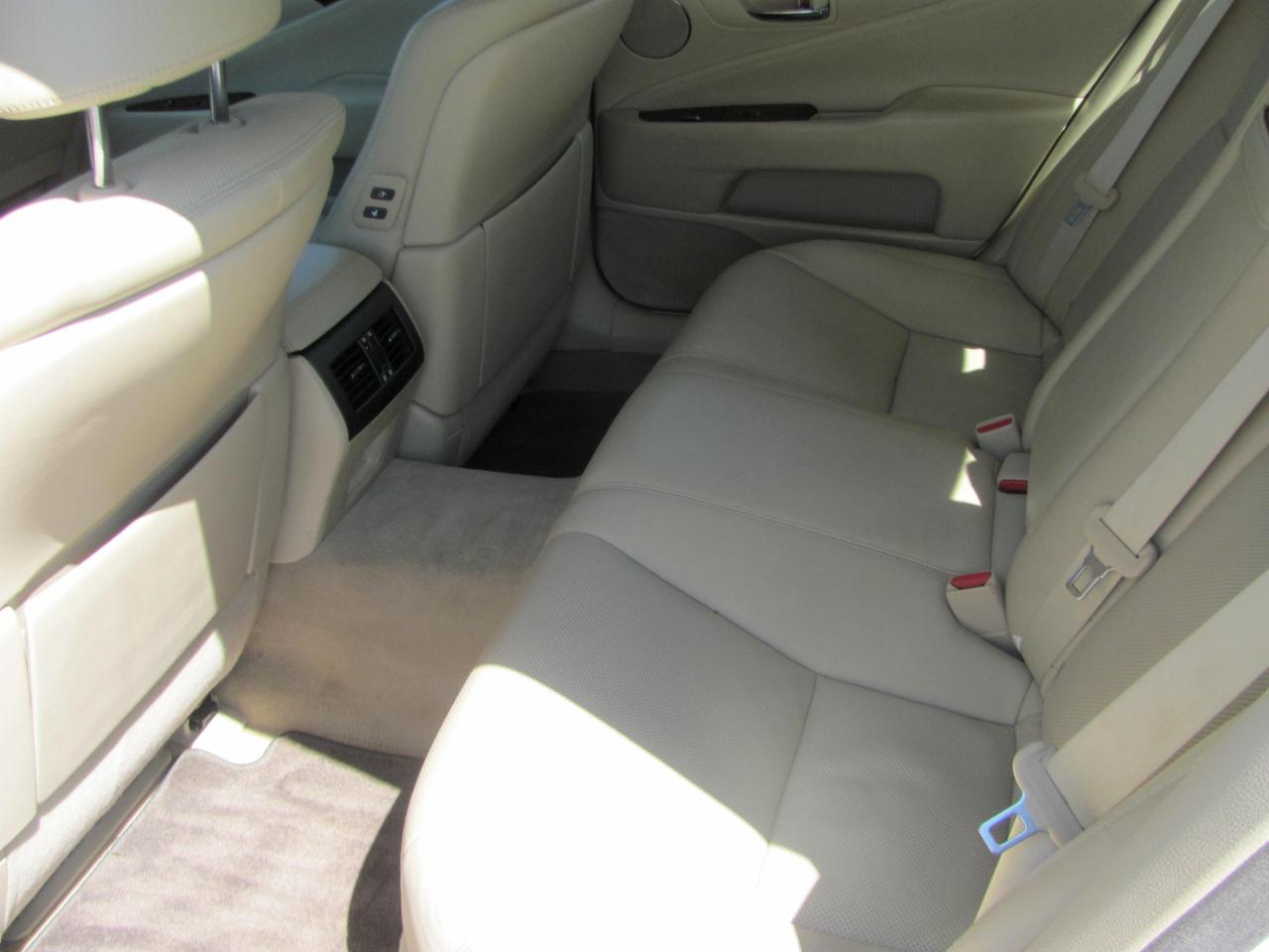 Lexus LS 460 Luxury Sedan 2010