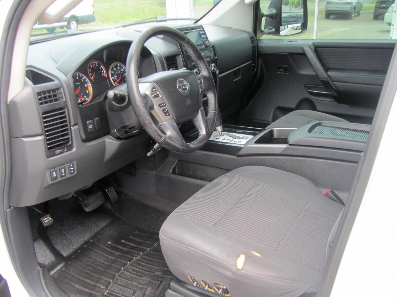 Nissan Titan SV Crew Cab 2WD 2014