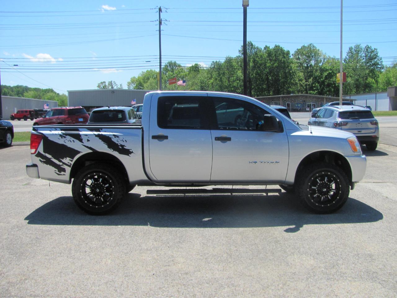 Nissan Titan S Crew Cab 4WD 2014