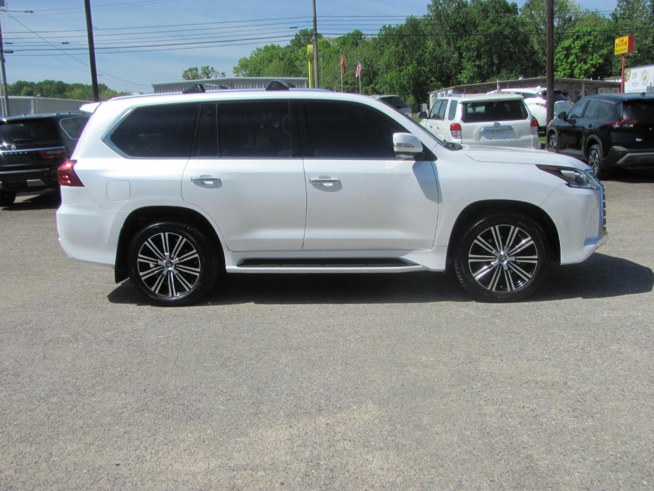 Lexus LX 570 Three-Row 2018