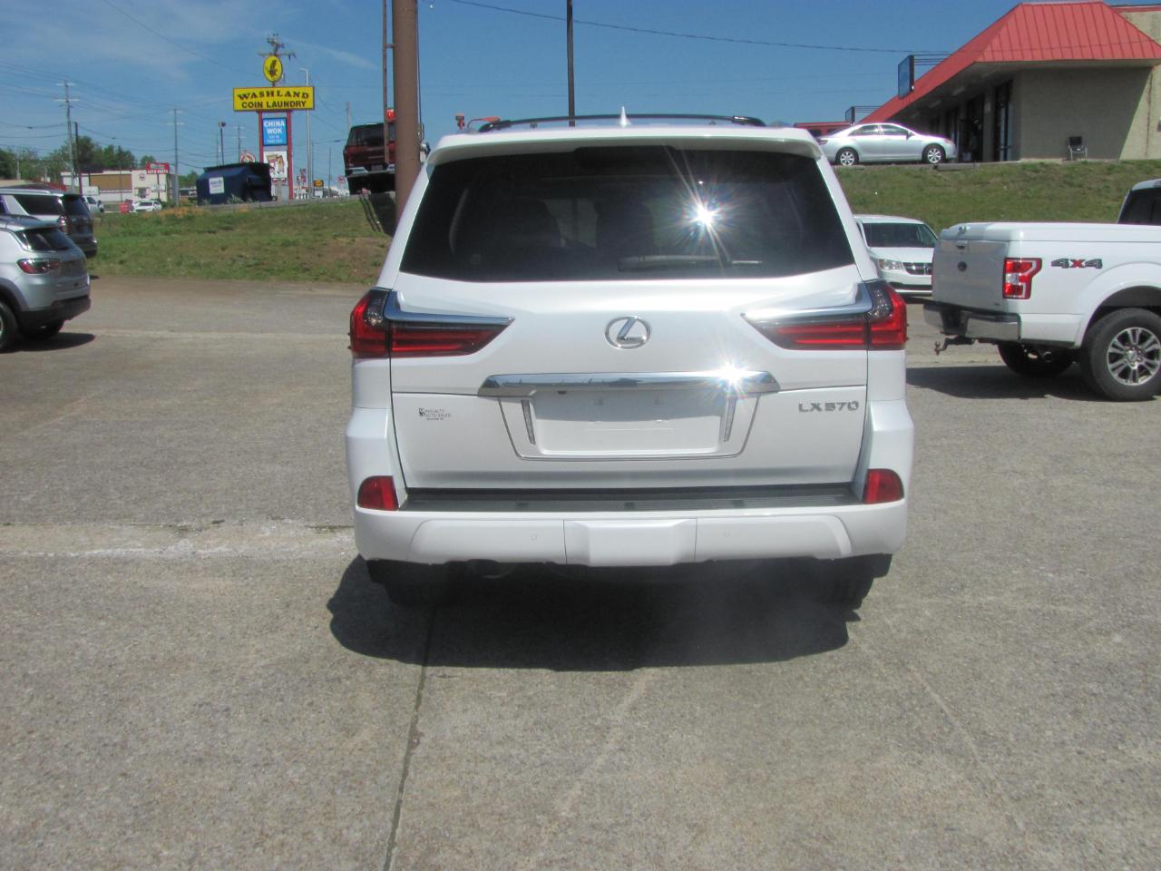 Lexus LX 570 Three-Row 2018