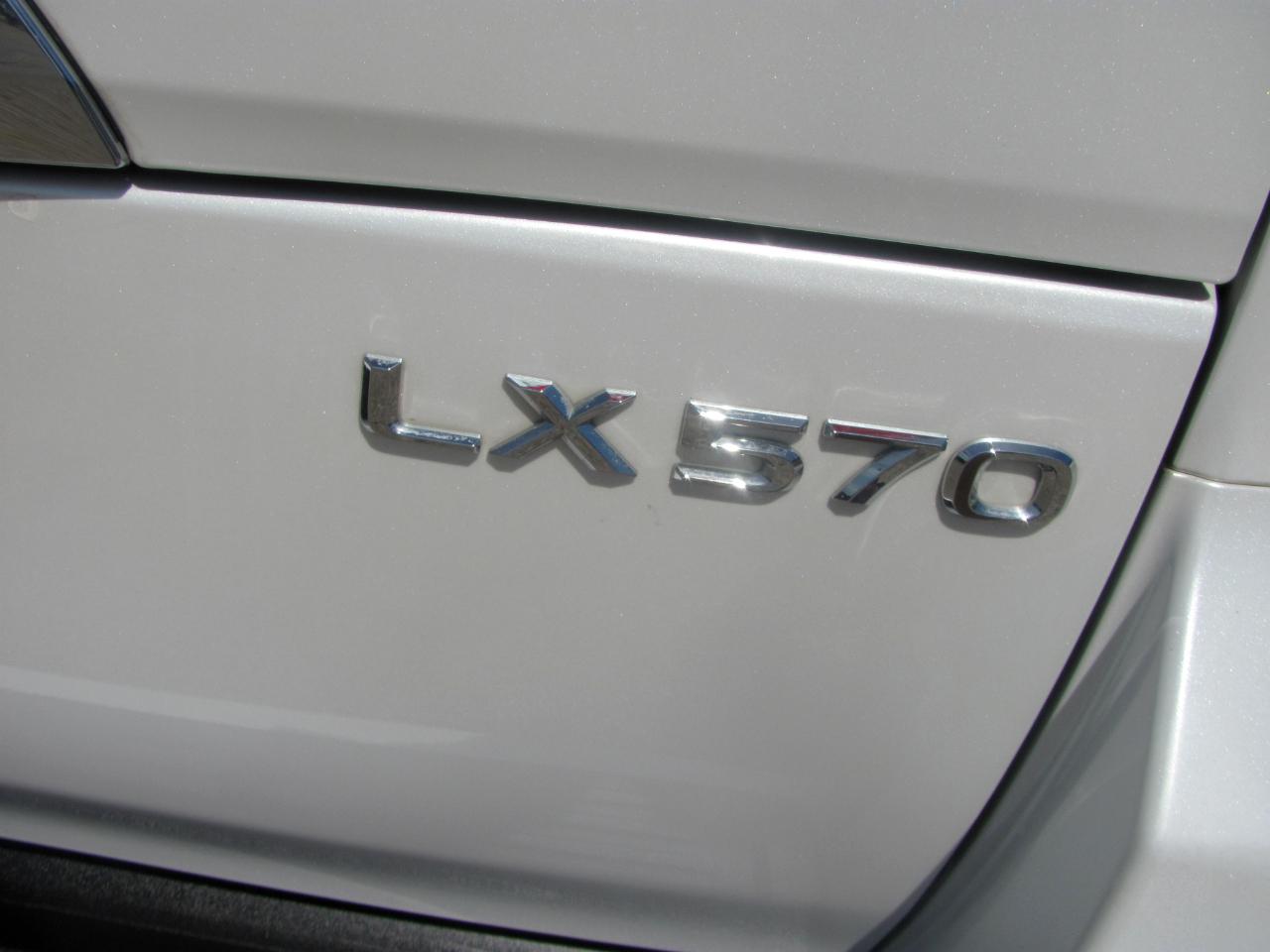 Lexus LX 570 Three-Row 2018