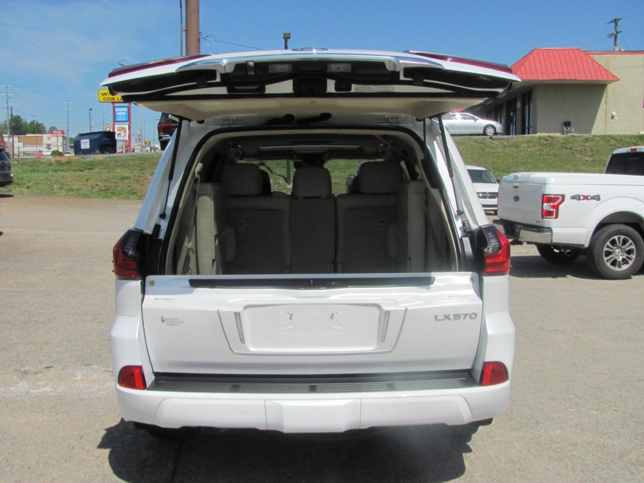 Lexus LX 570 Three-Row 2018