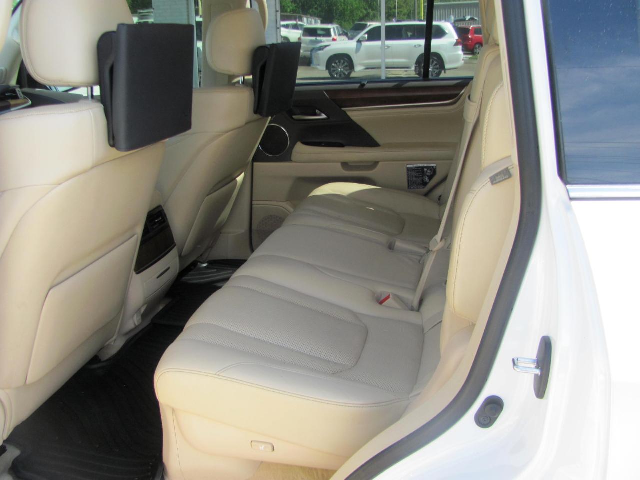 Lexus LX 570 Three-Row 2018