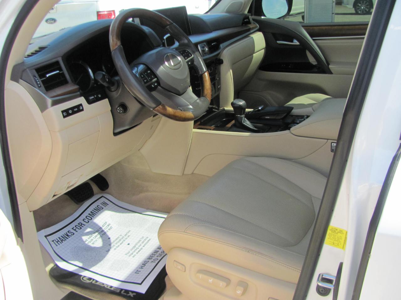 Lexus LX 570 Three-Row 2018