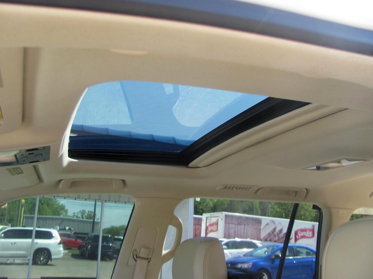 Lexus LX 570 Three-Row 2018