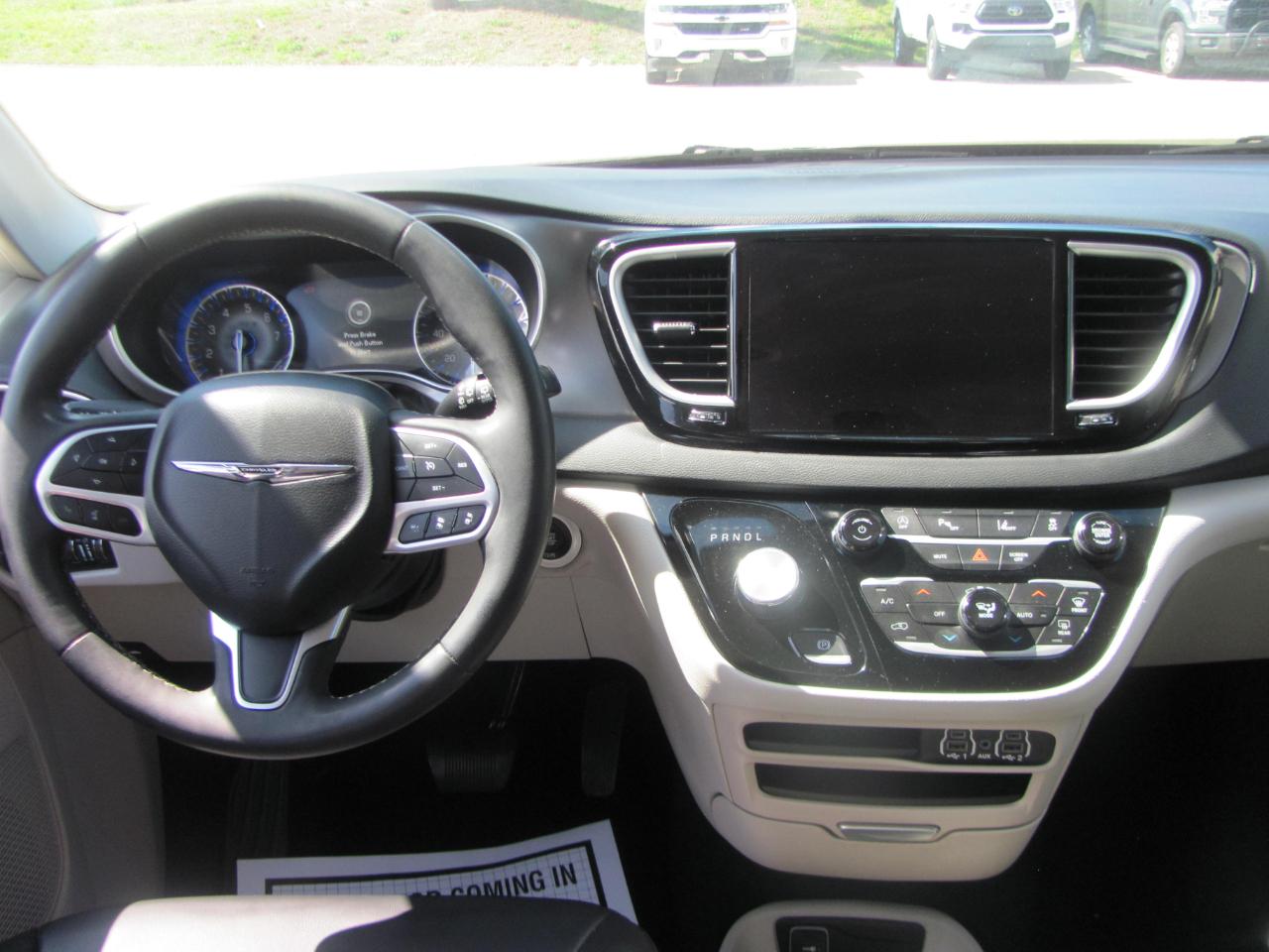 Chrysler Pacifica Touring L 2023