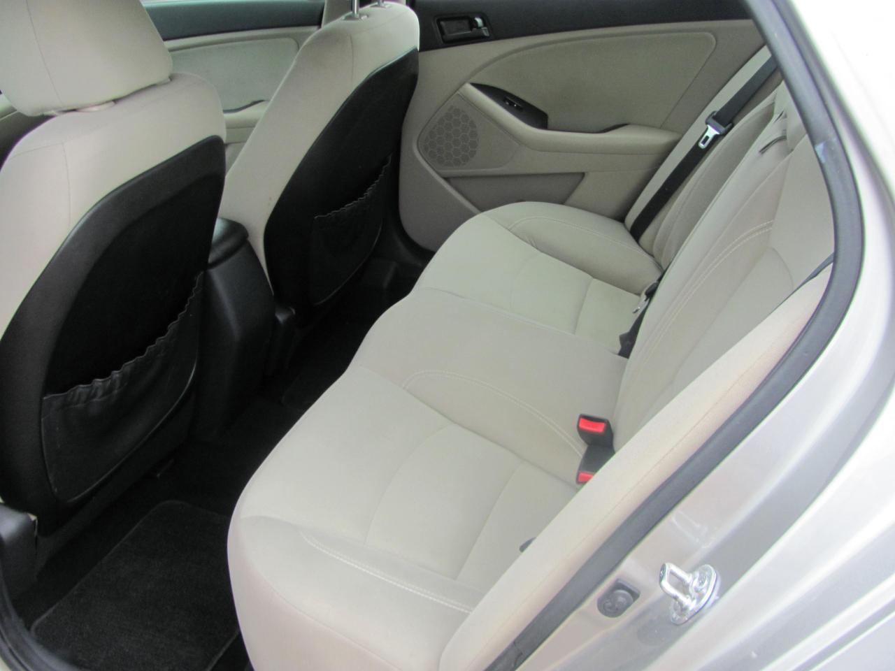 Kia Optima LX MT 2013
