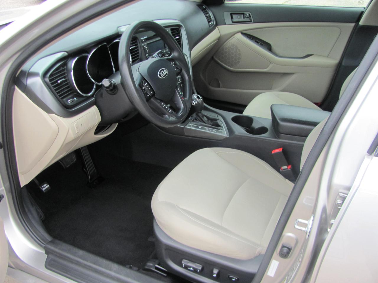 Kia Optima LX MT 2013