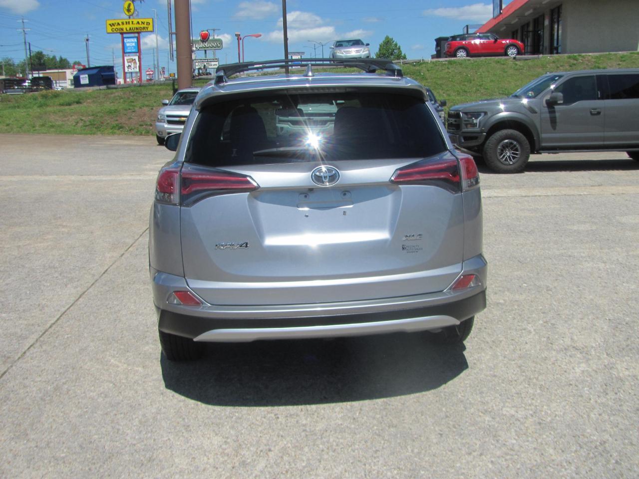 Toyota RAV4 XLE FWD 2018
