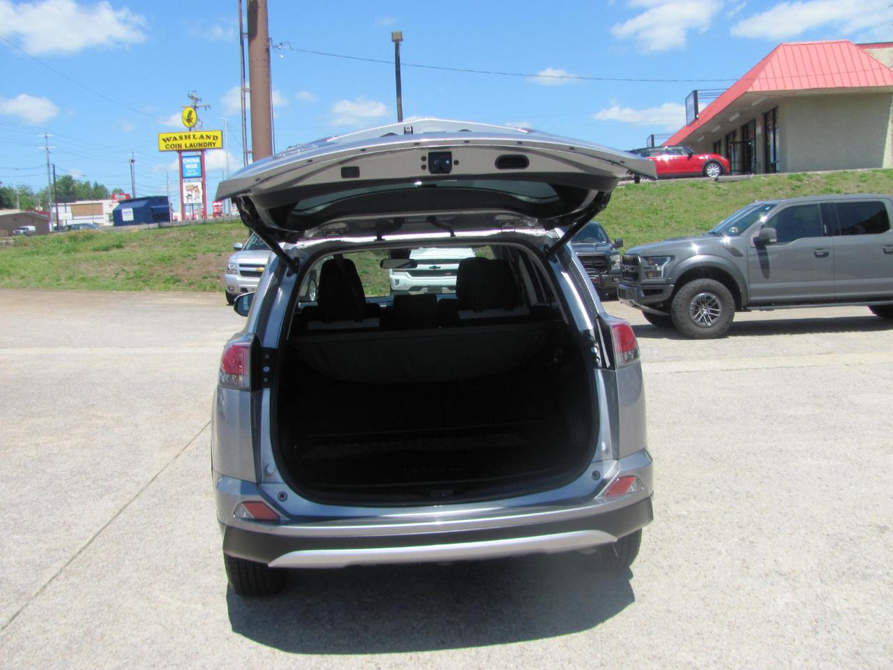 Toyota RAV4 XLE FWD 2018