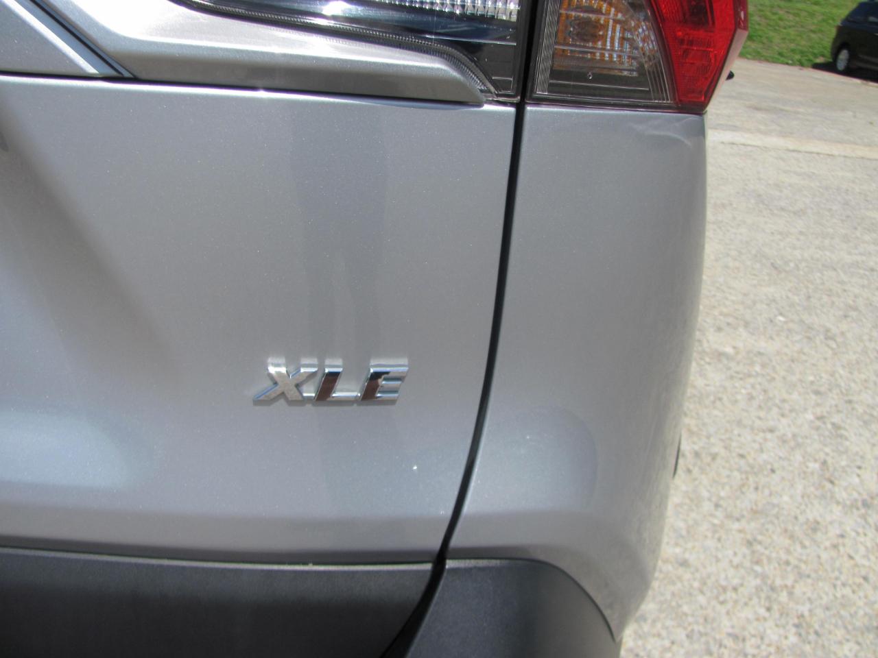 Toyota RAV4 XLE 2021