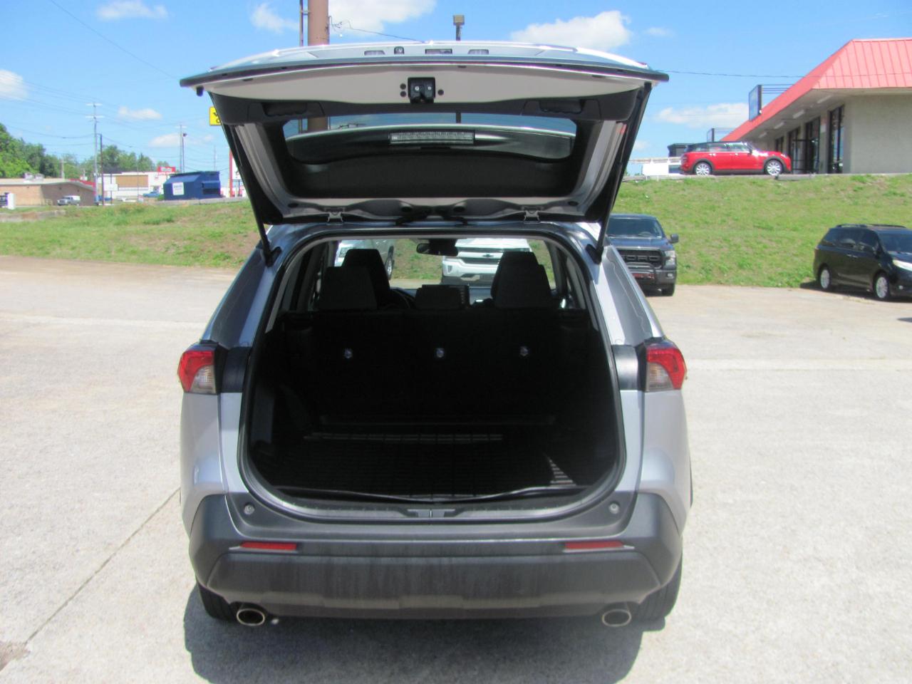 Toyota RAV4 XLE 2021