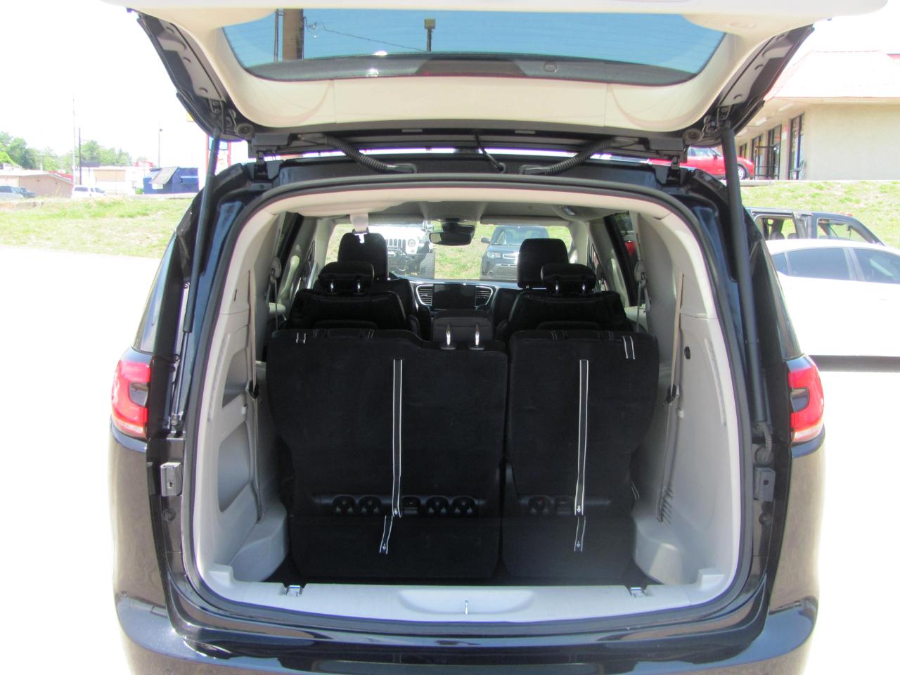 Chrysler Pacifica Touring L 2023