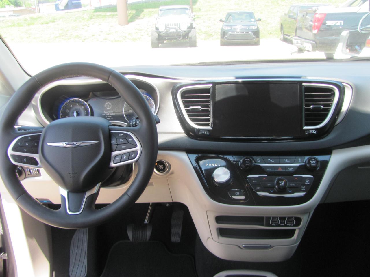 Chrysler Pacifica Touring L 2023