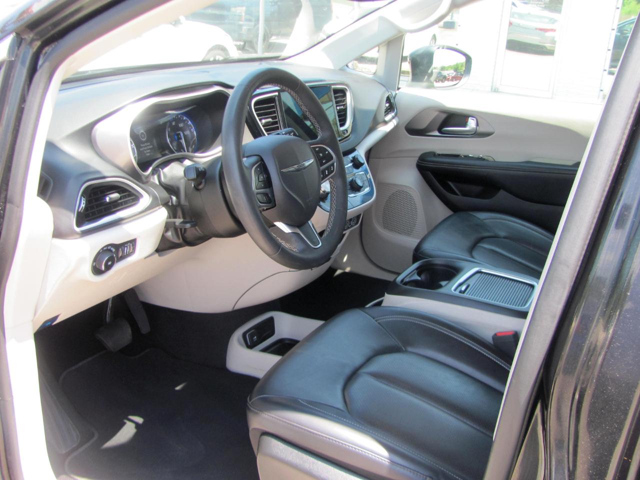 Chrysler Pacifica Touring L 2023