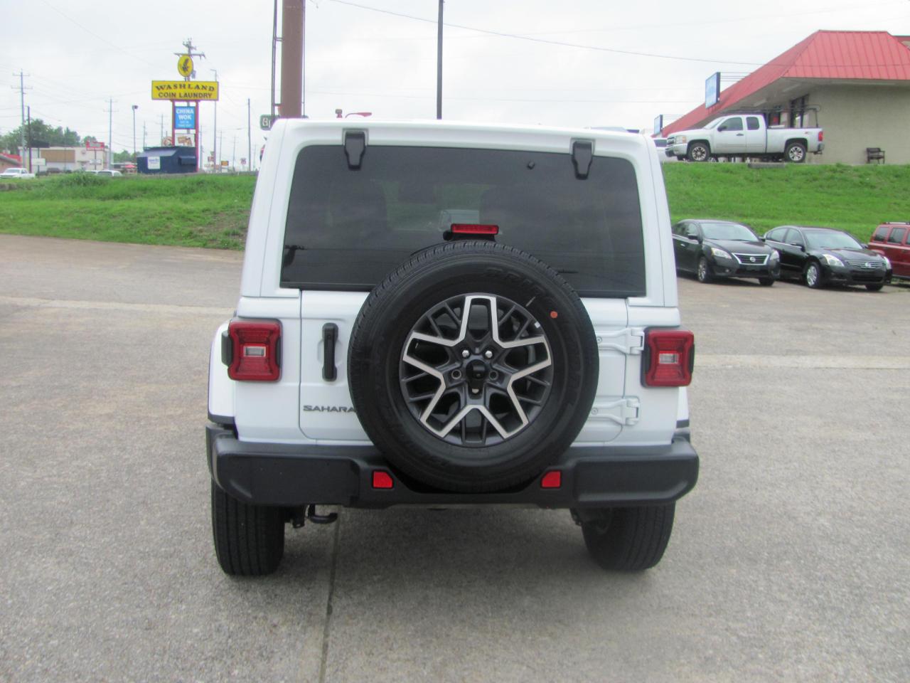 Jeep Wrangler Sahara 2025
