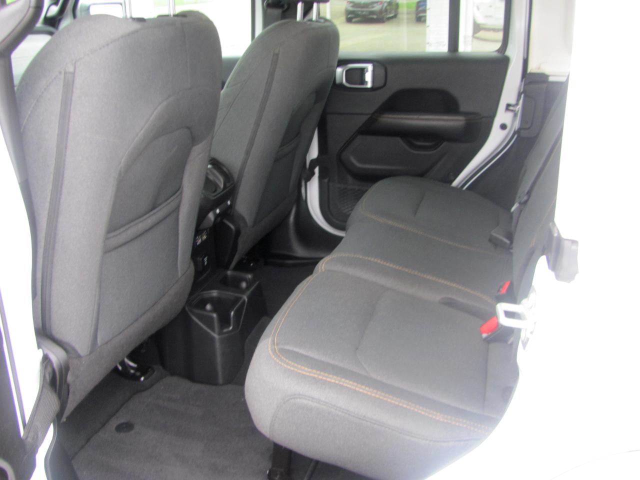 Jeep Wrangler Sahara 2025