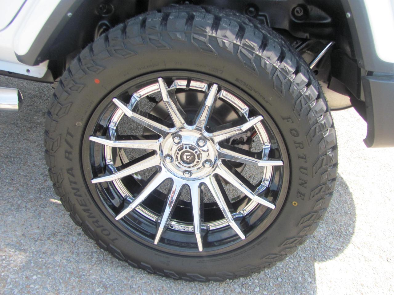Jeep Wrangler Sahara 2025