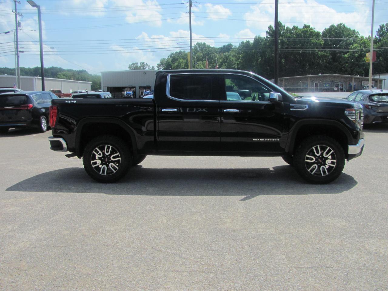 GMC Sierra 1500 SLT Crew Cab 4WD 2025