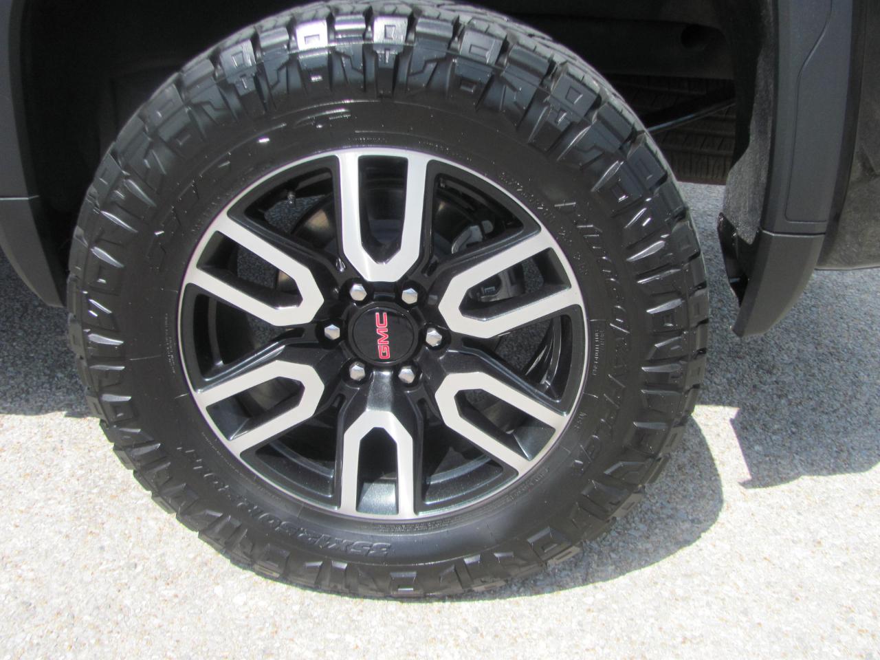 GMC Sierra 1500 SLT Crew Cab 4WD 2025