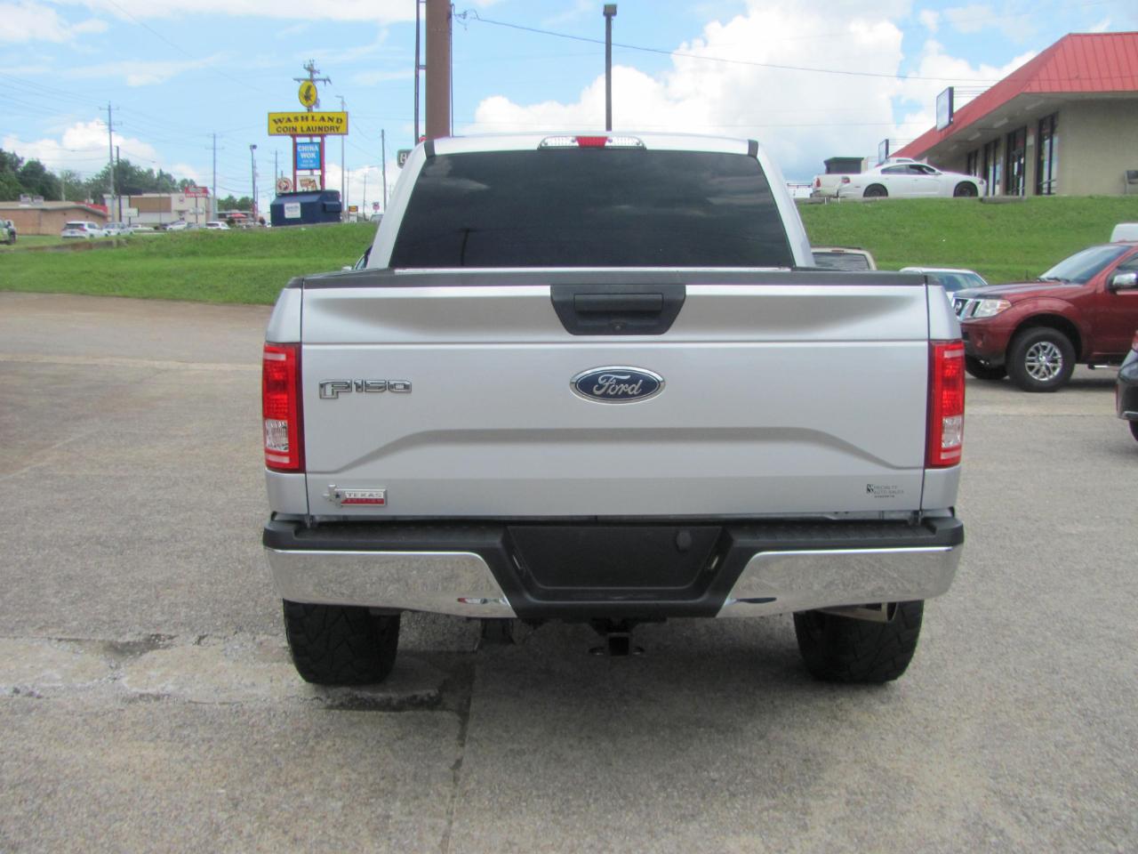 Ford F-150 XLT SuperCab Short Bed 4WD 2017