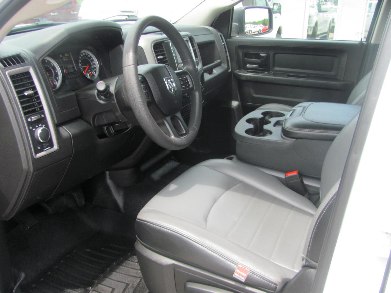 RAM 1500 Classic Tradesman Crew Cab SWB 2WD 2023