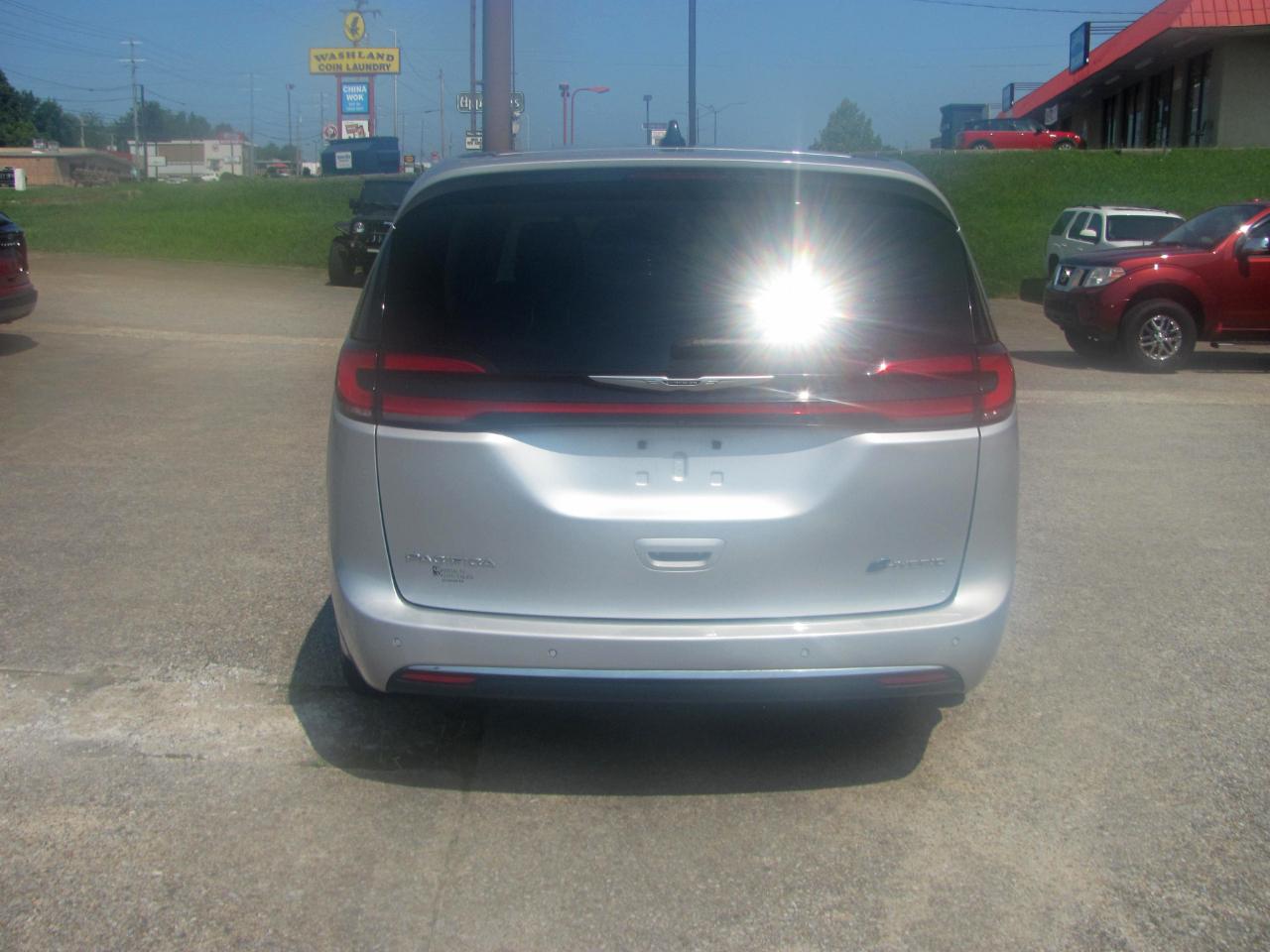 Chrysler Pacifica Hybrid Touring L 2023