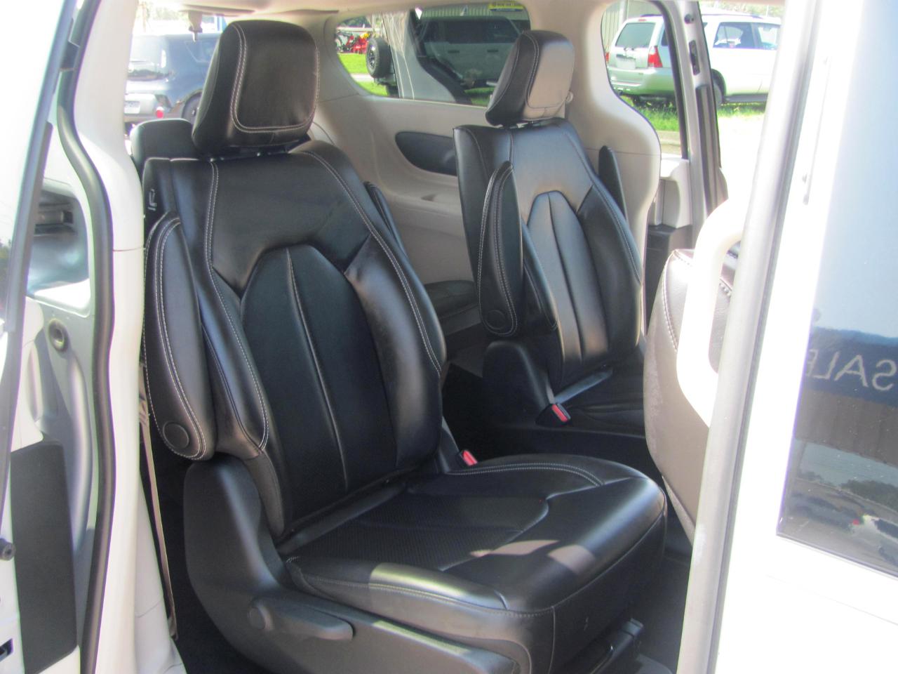 Chrysler Pacifica Hybrid Touring L 2023