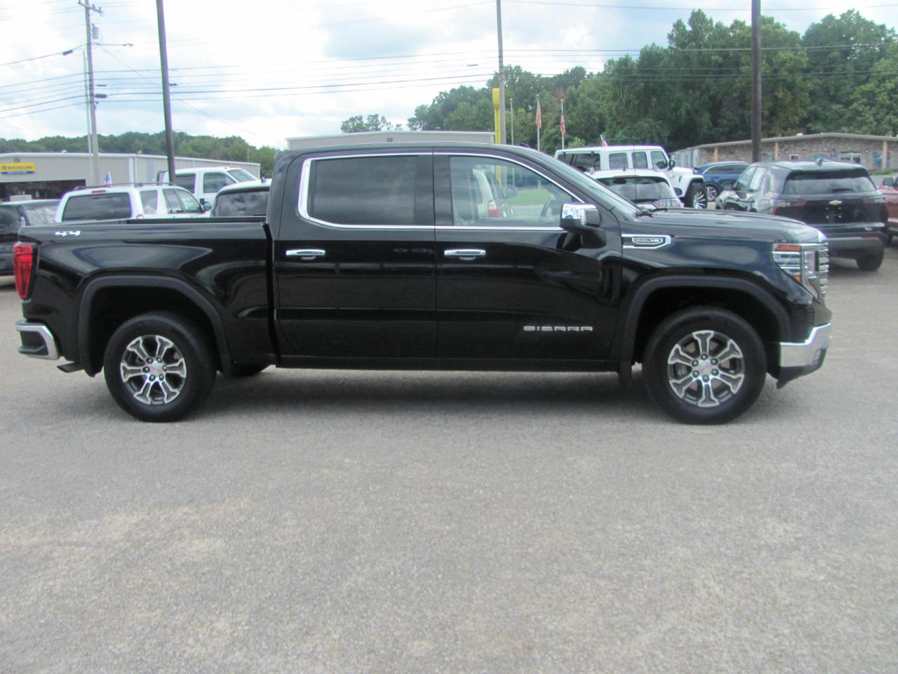 GMC Sierra 1500 SLT Crew Cab 4WD 2025